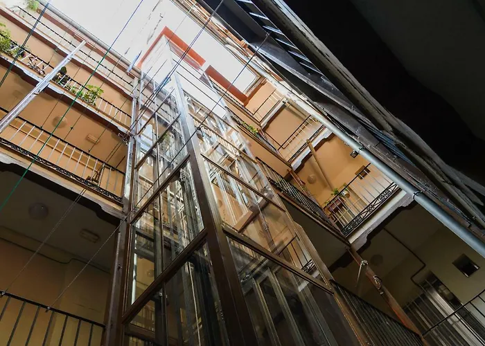Reina Sofia - Buhardilas Con Encanto, Ac